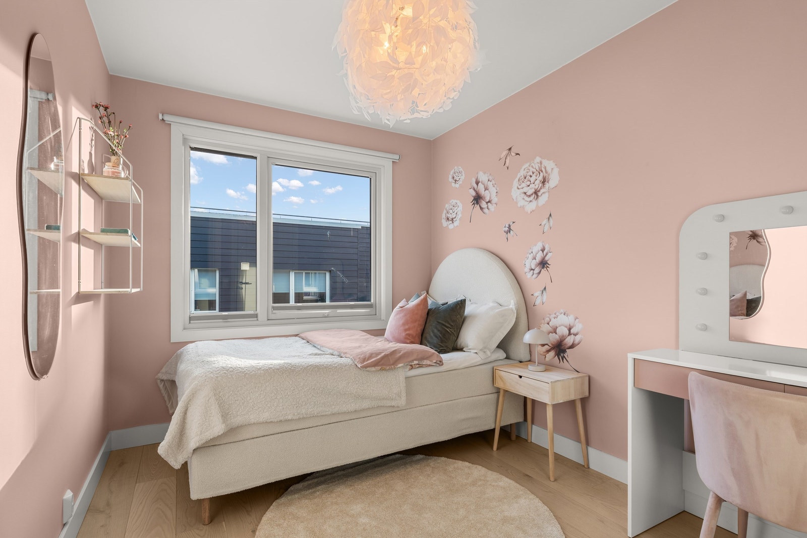 Det andre soverommet i etasjen er også av god størrelse. Galleribilde