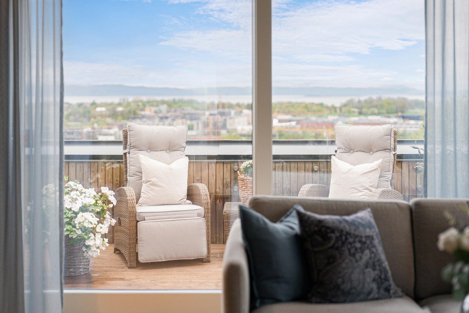 Fra toppstuen har man direkte utgang til en privat takterrasse hvor man kan nyte utsikten. Galleribilde