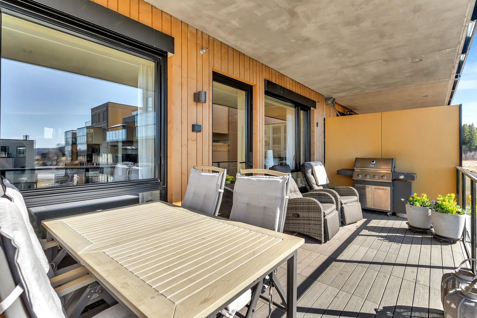 Her kan solen nytes fra rundt 09.00-20-00 sommerstid. Galleribilde