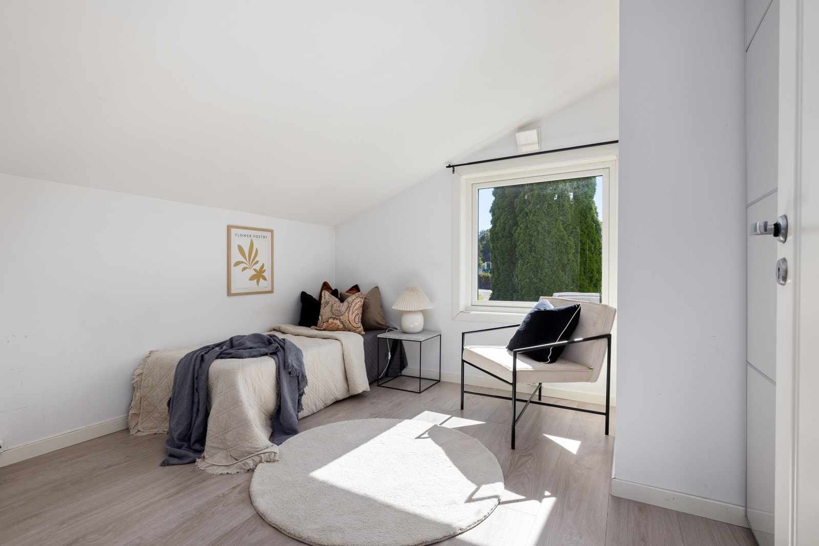 Det andre soverommet er også av god størrelse, og kan egner seg perfekt som barne- eller gjesterom. Galleribilde