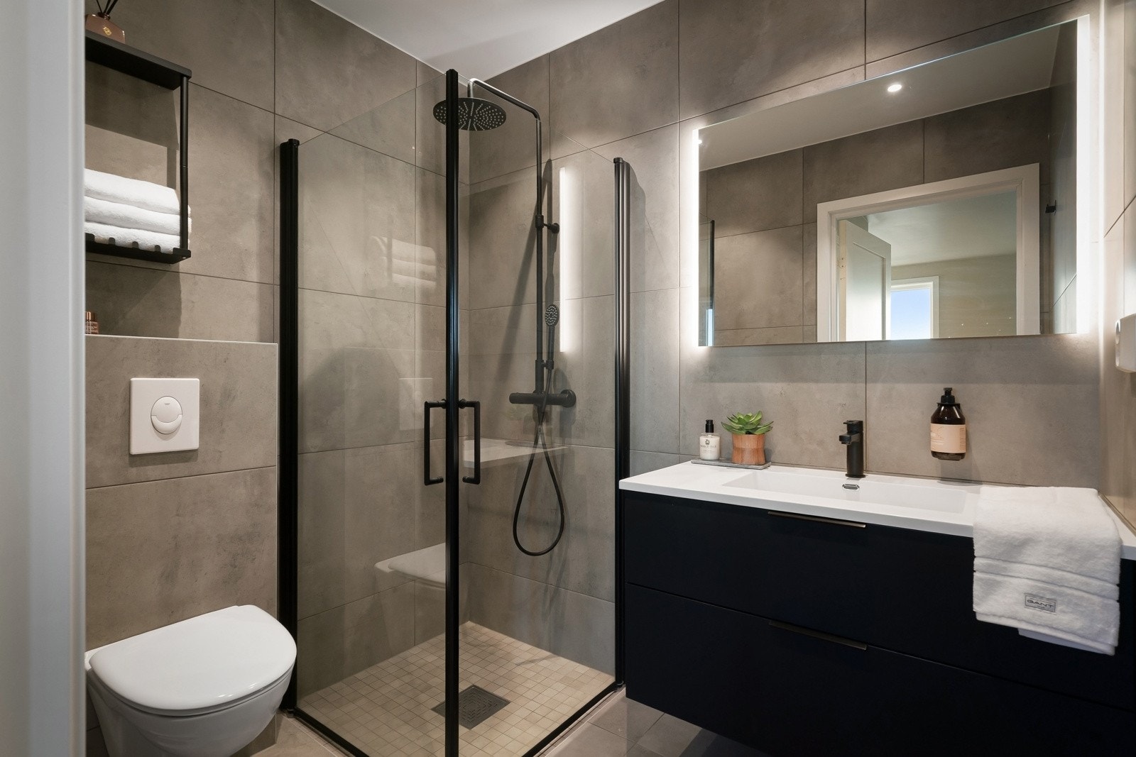 Lekkert bad i 3. etasje Galleribilde