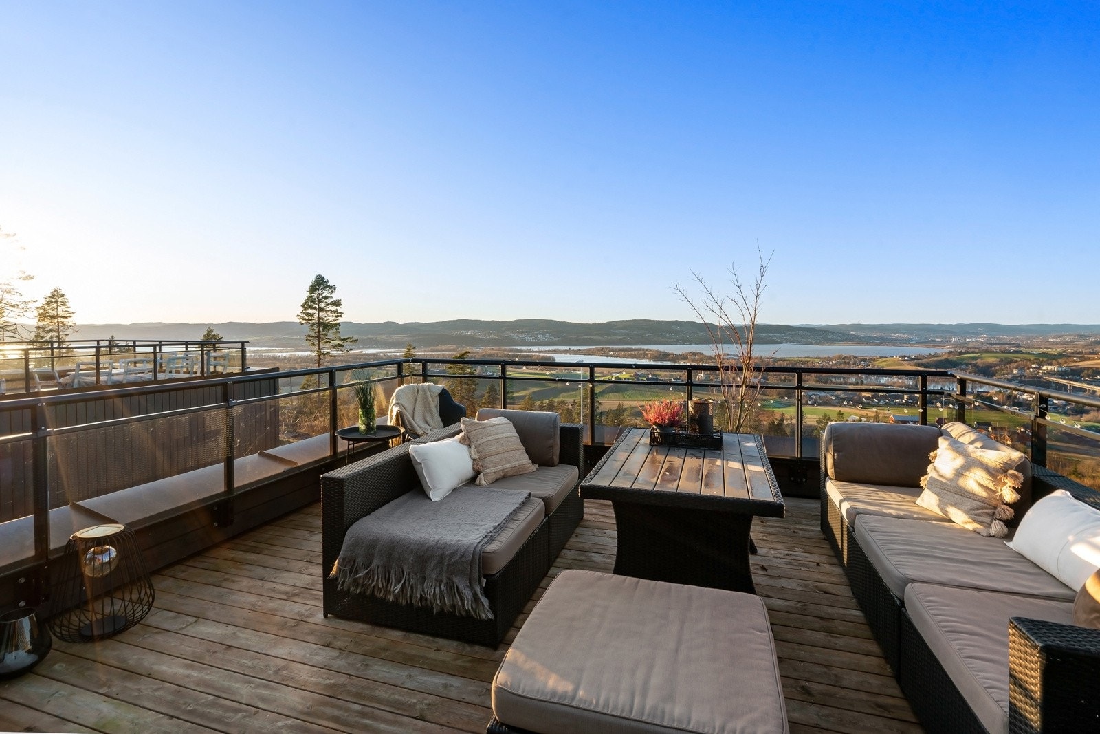 Takterrasse med fantastisk utsikt og optimale solforhold. Galleribilde