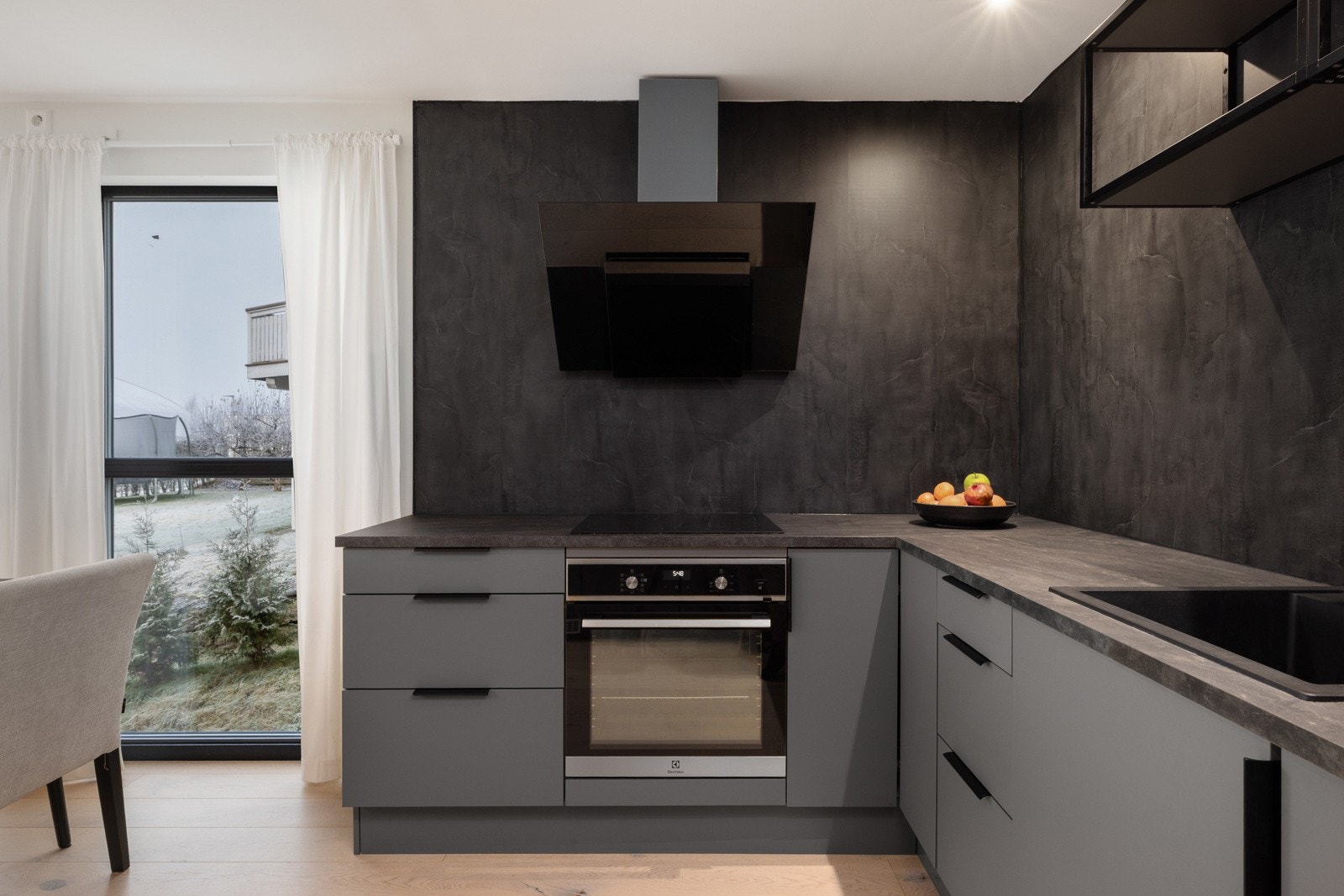 Kjøkken med åpen løsning til stuen Galleribilde