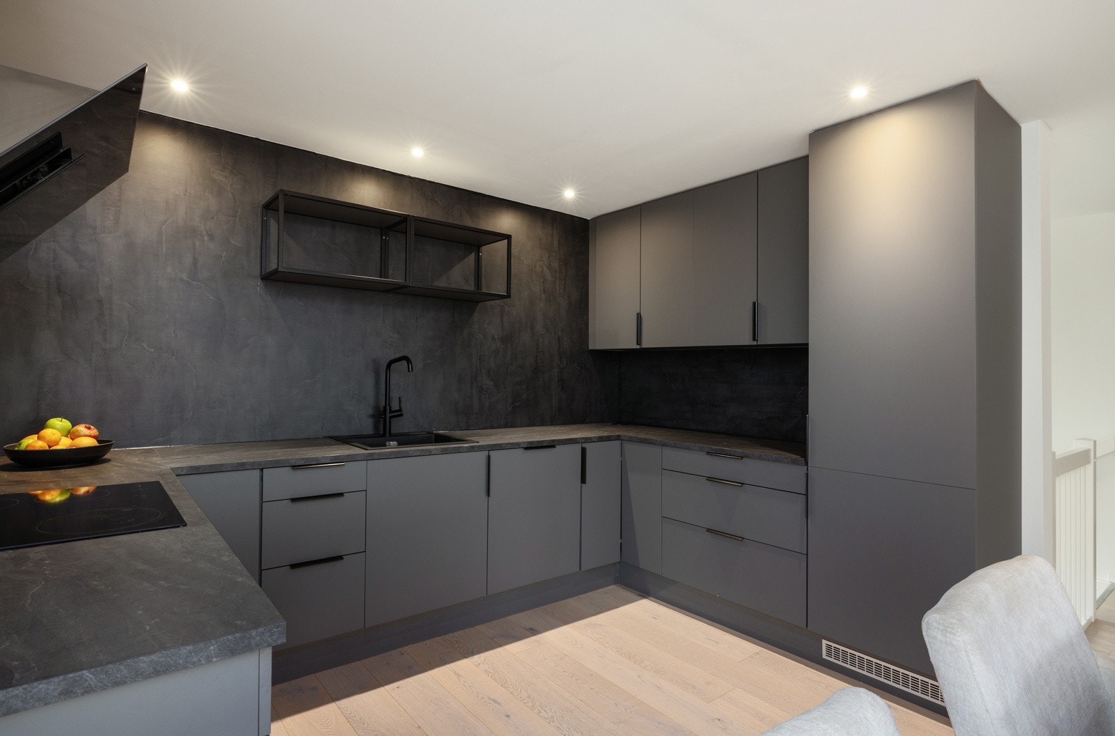 Her er det god skap- og benkplass Galleribilde