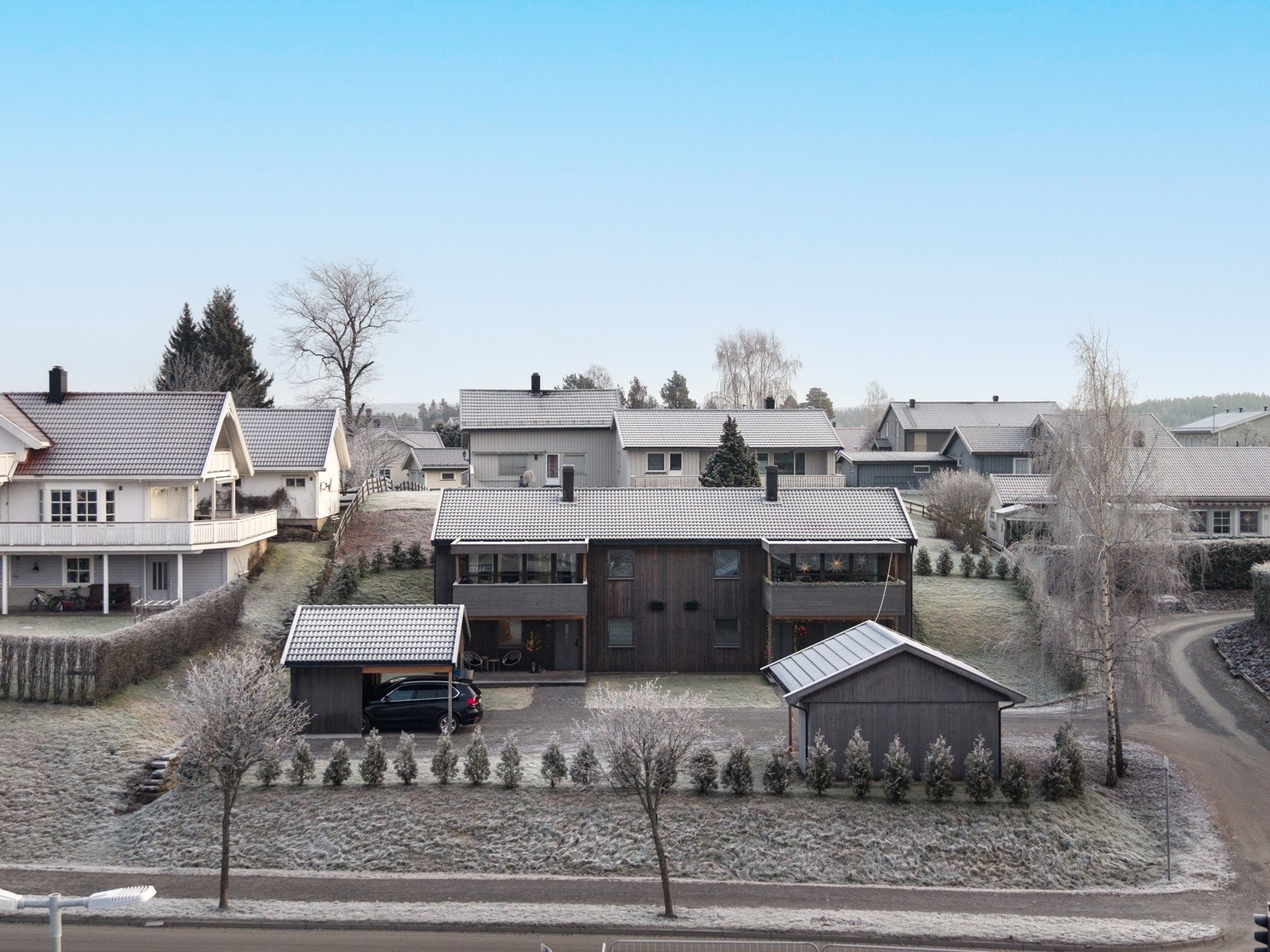 Lekker og flott tomannsbolig med meget attraktiv beliggenhet. Galleribilde