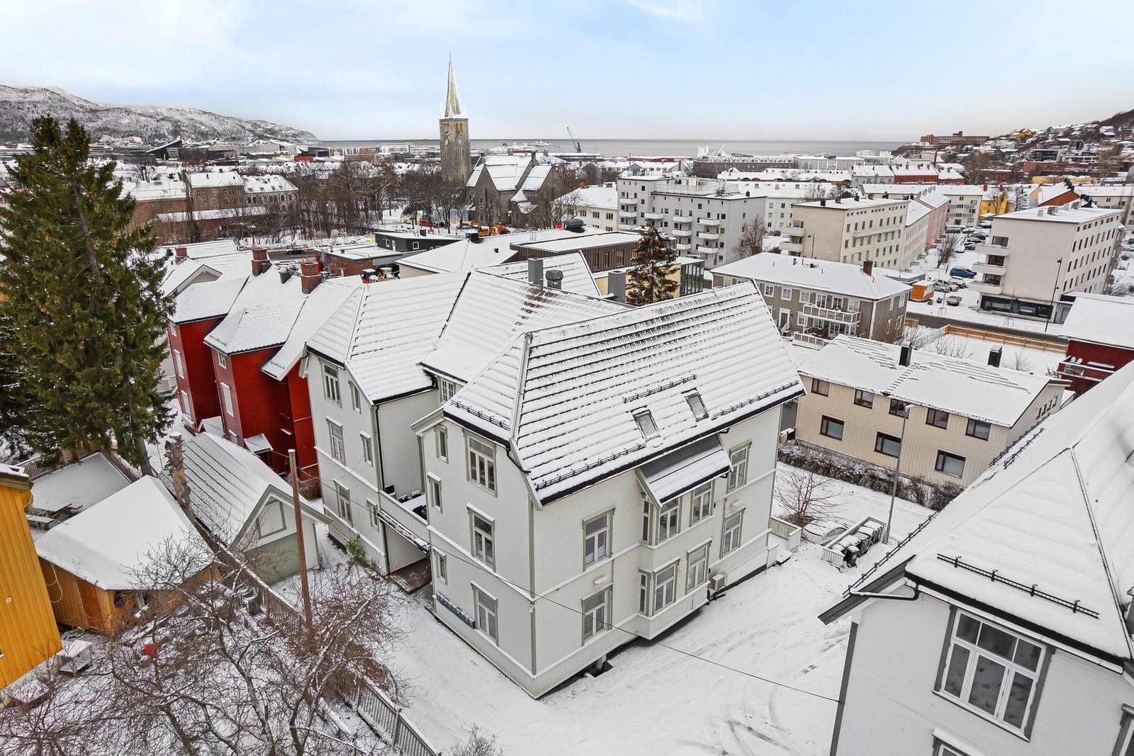 Eiendommen og området sett ovenfra. Galleribilde