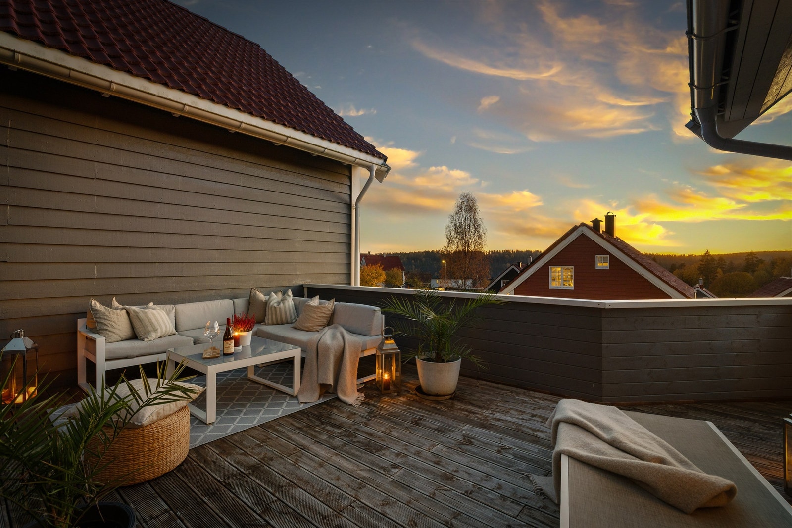 Uteplassen er like stemningsfull på kveldstid. Galleribilde