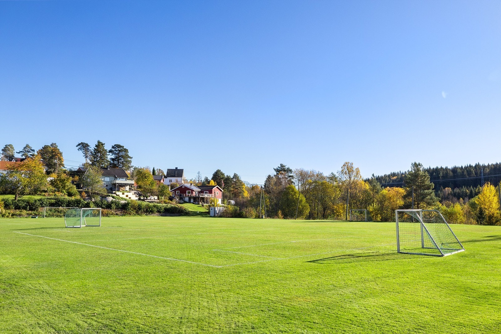 I nærområdet finner man flere idrettsanlegg, inkludert Greverudhallen kun 3 minutter unna. Galleribilde