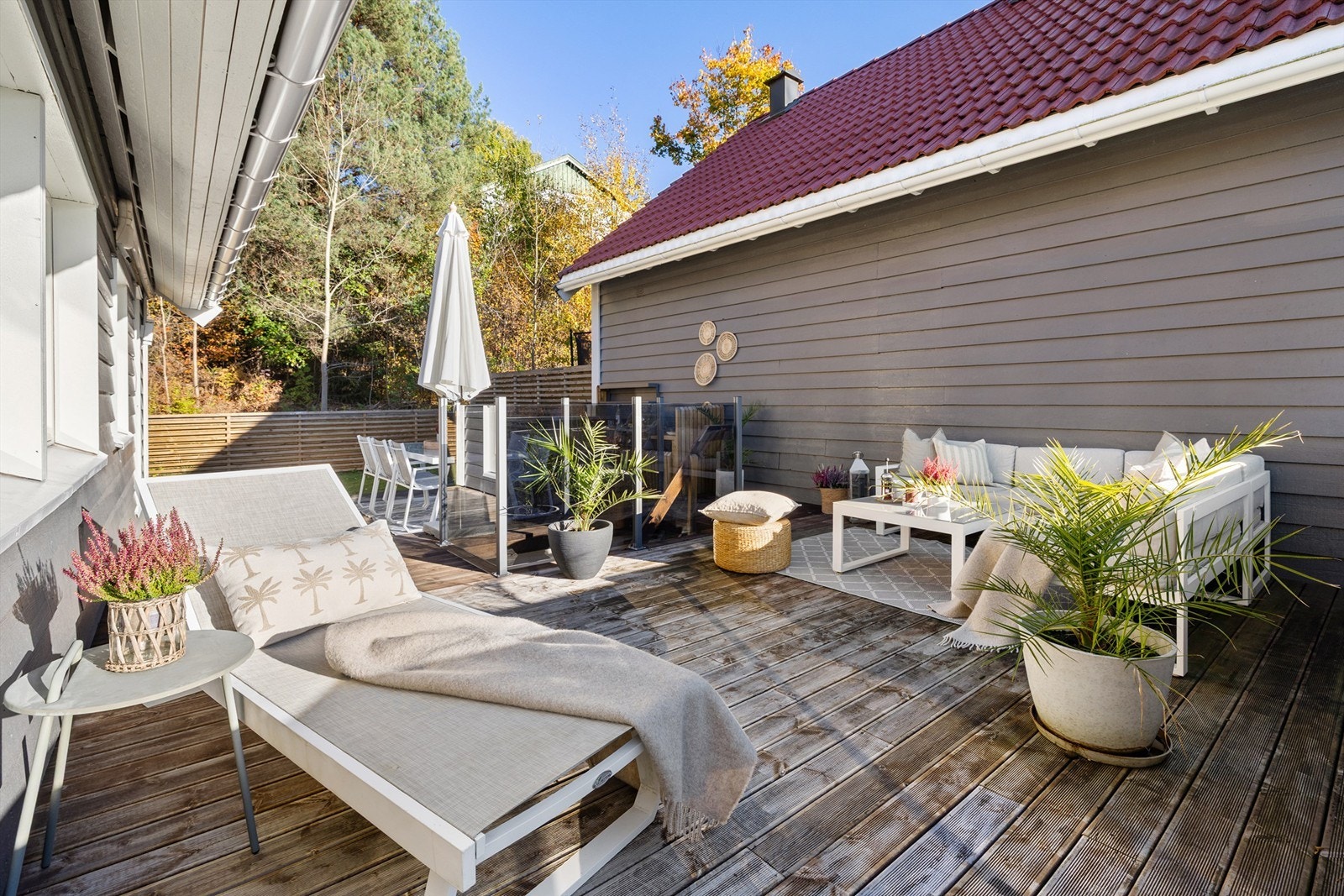 Her kan man nyte solen store deler av dagen Galleribilde