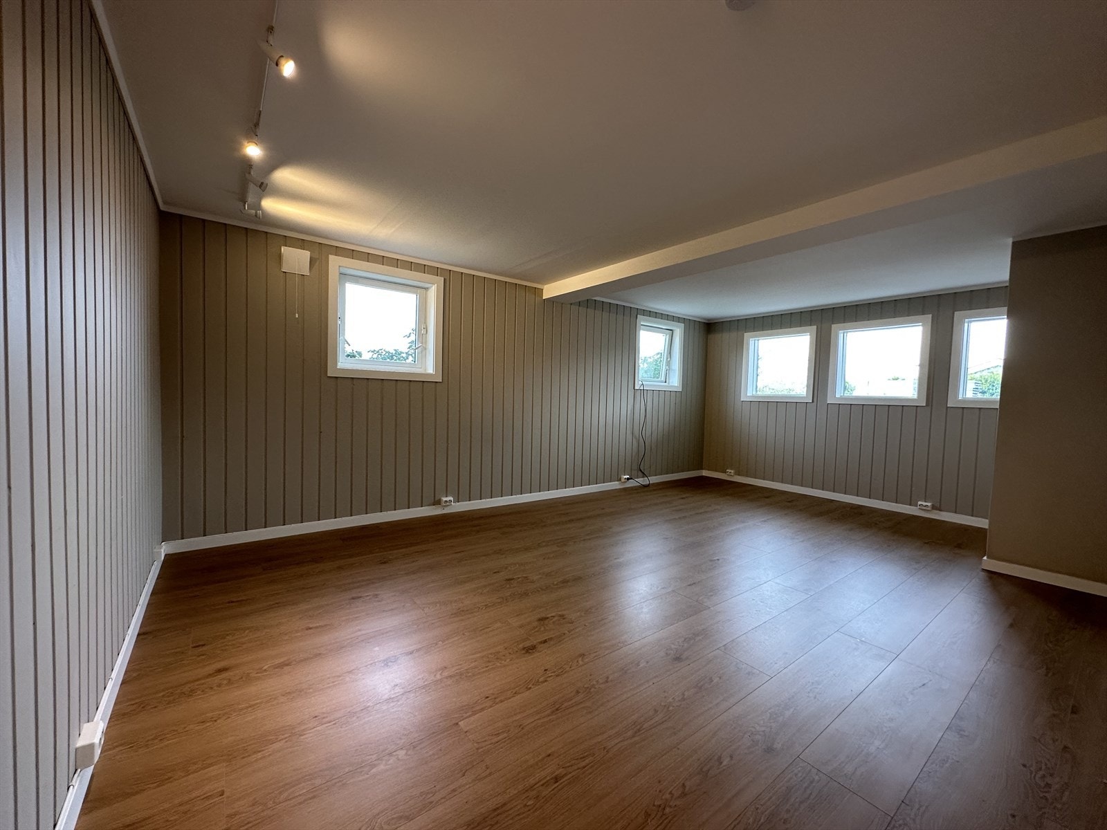 Hybel: Totalrenovert hybel med nytt kjøkken, soverom og bad i 2021 Galleribilde