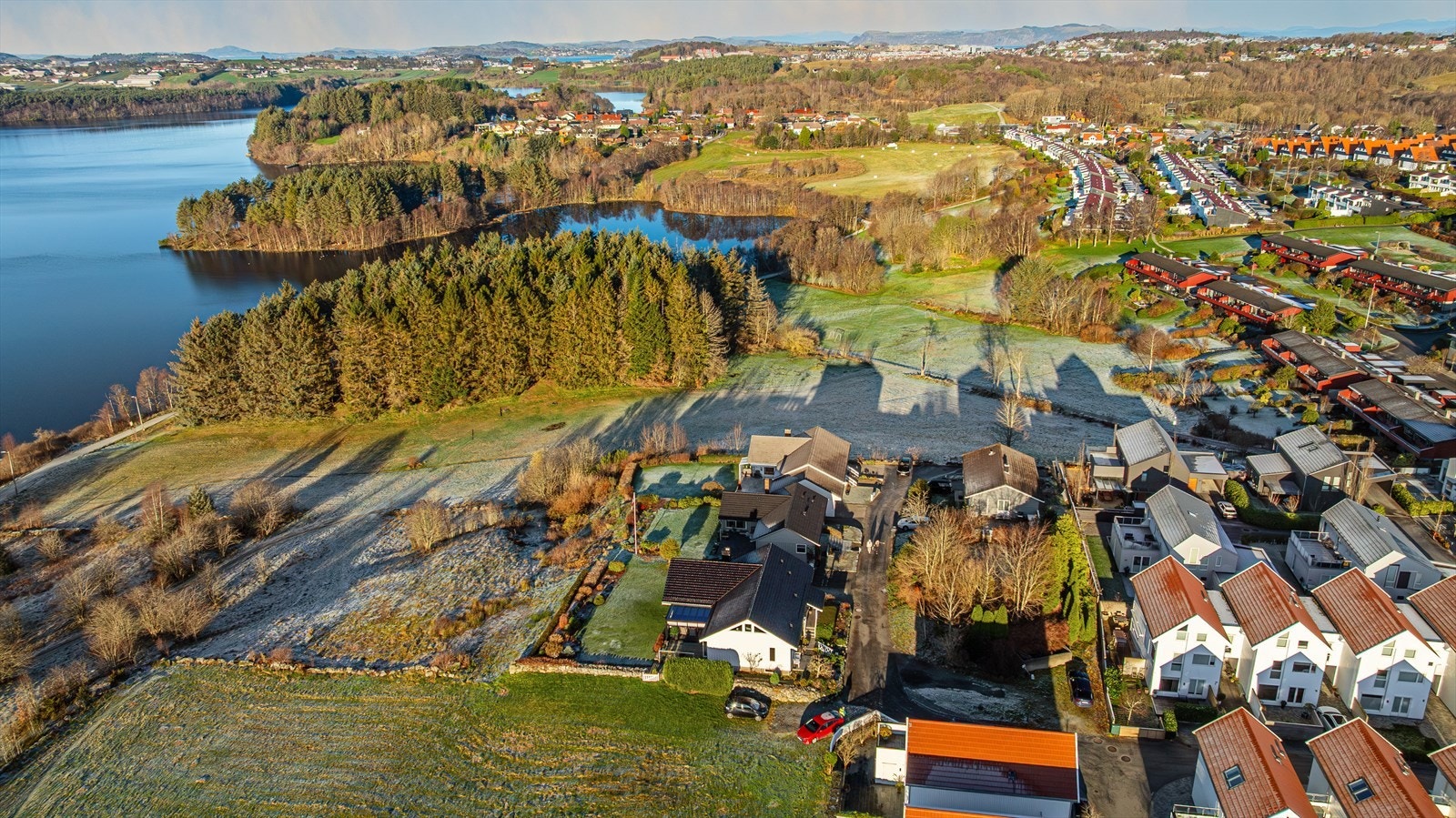 Stokkavannet er et av Stavangers flotteste rekreasjonsområder, med en opplyst tursti på over 8 kilometer. Langs vannet finner man også badeplasser, rasteplasser og lekeområder som passer både store og små. Galleribilde