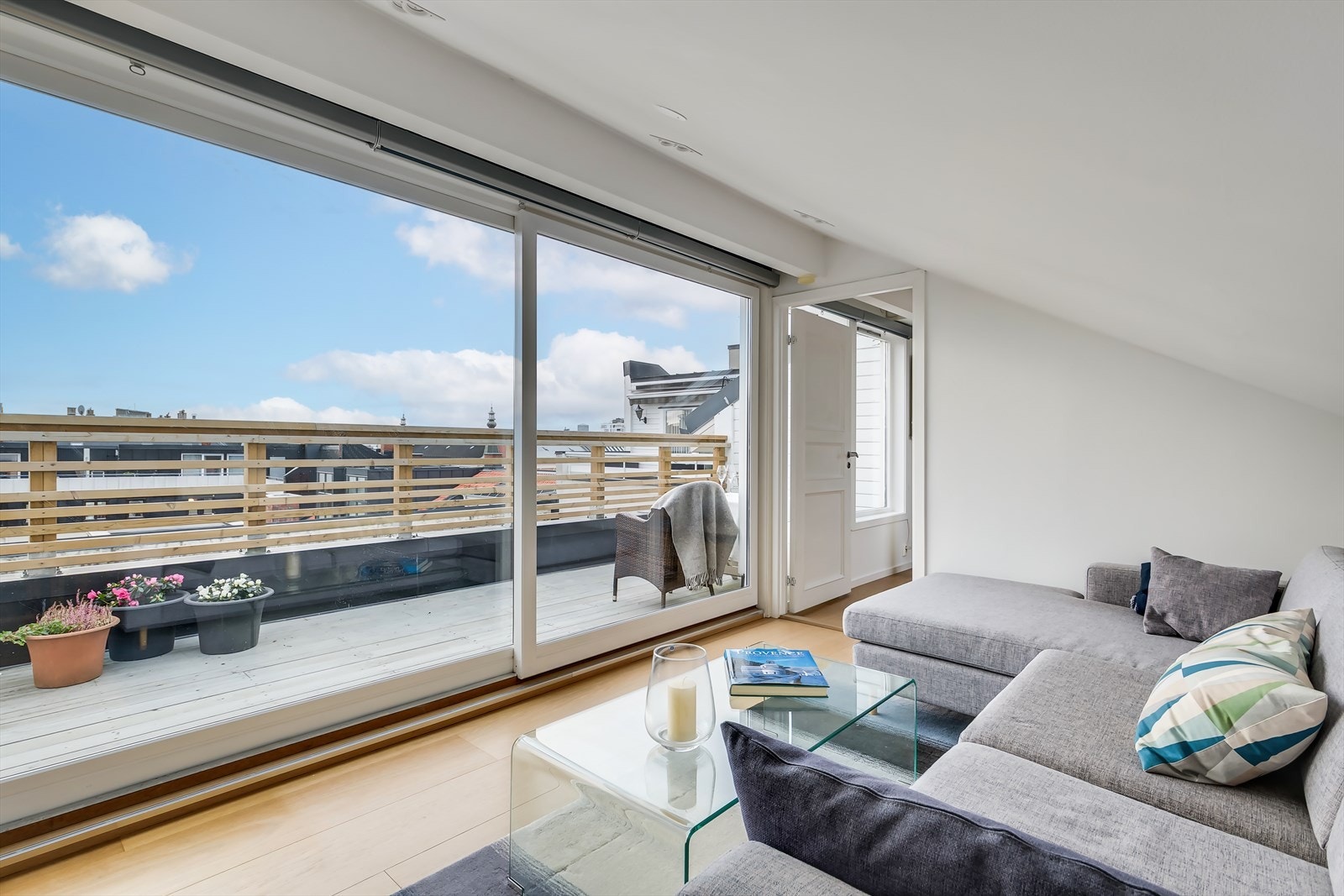 Du har også adkomst til leilighetens andre soverom. Galleribilde