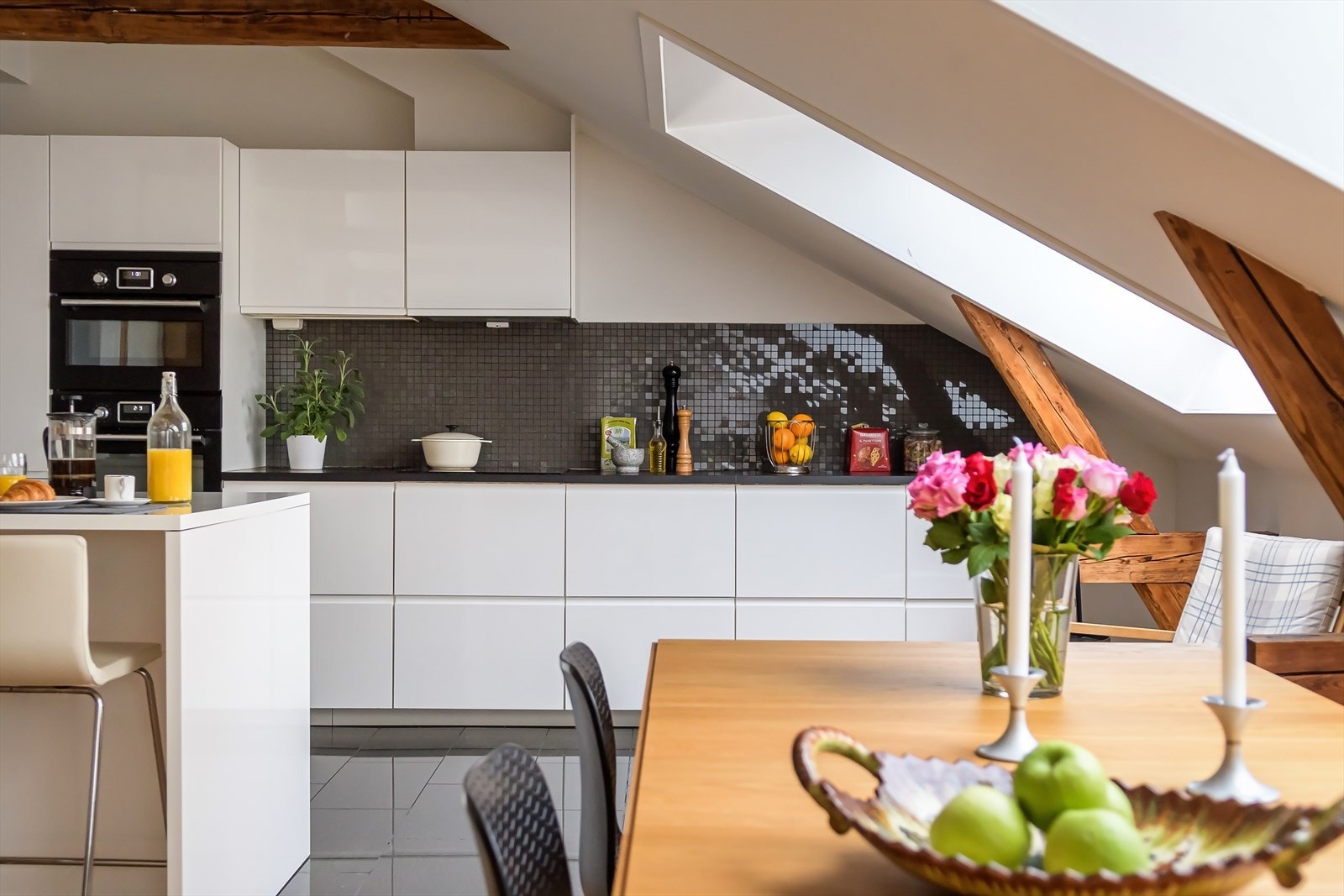 Her har du rikelig med skap- og benkplass. Galleribilde