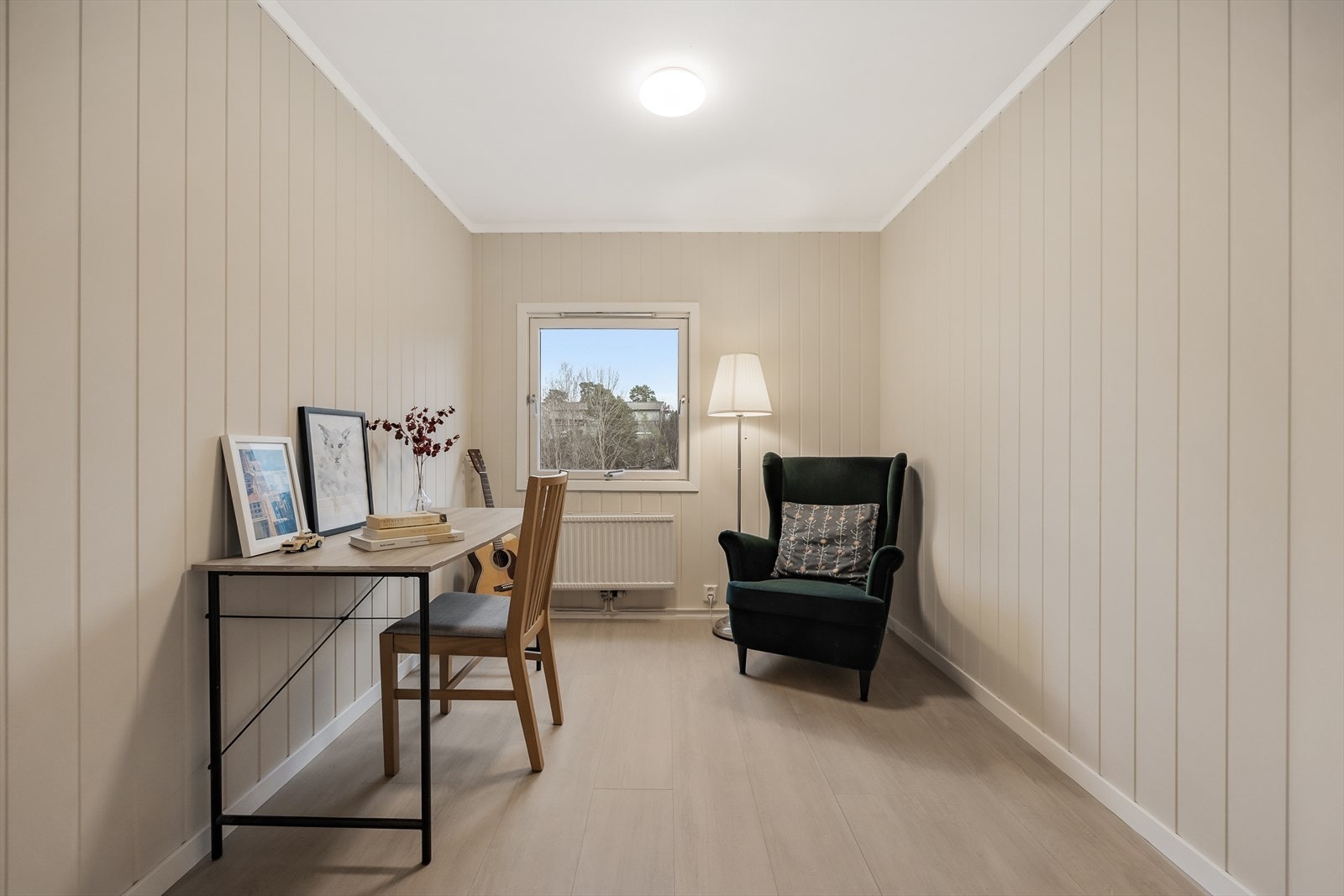 Soverom 3 er også av allsidig størrelse og egner seg perfekt til soverom, gjesterom, hjemmekontor etc. Med nytt gulv og ny malt i 2023/2024. Galleribilde