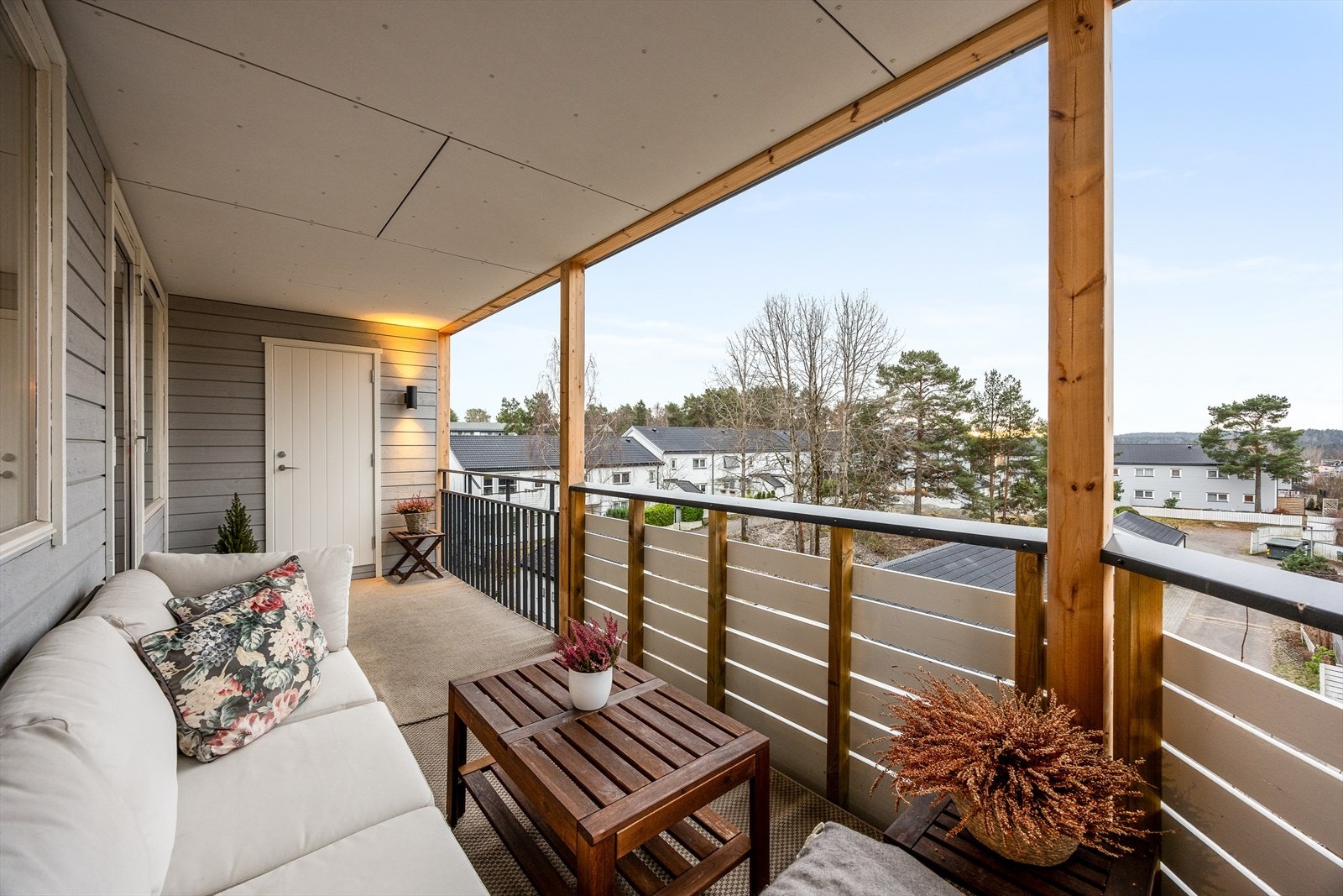 Flott balkong av god størrelse og det medfølger en bod. Galleribilde