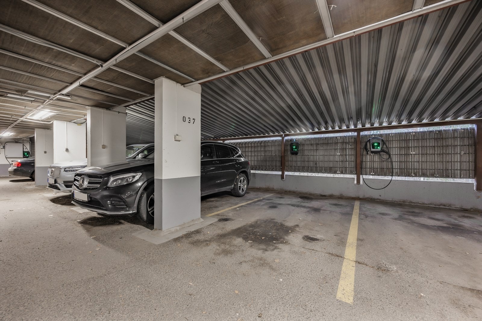 Garasjeplass i felles garasjeanlegg. Galleribilde