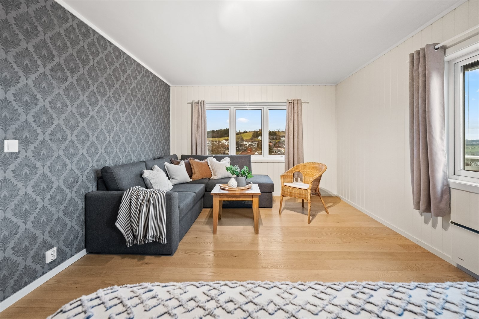 Ungdomsavdeling eller en stor loftstue? Legg også merke til den flotte utsikten. Galleribilde