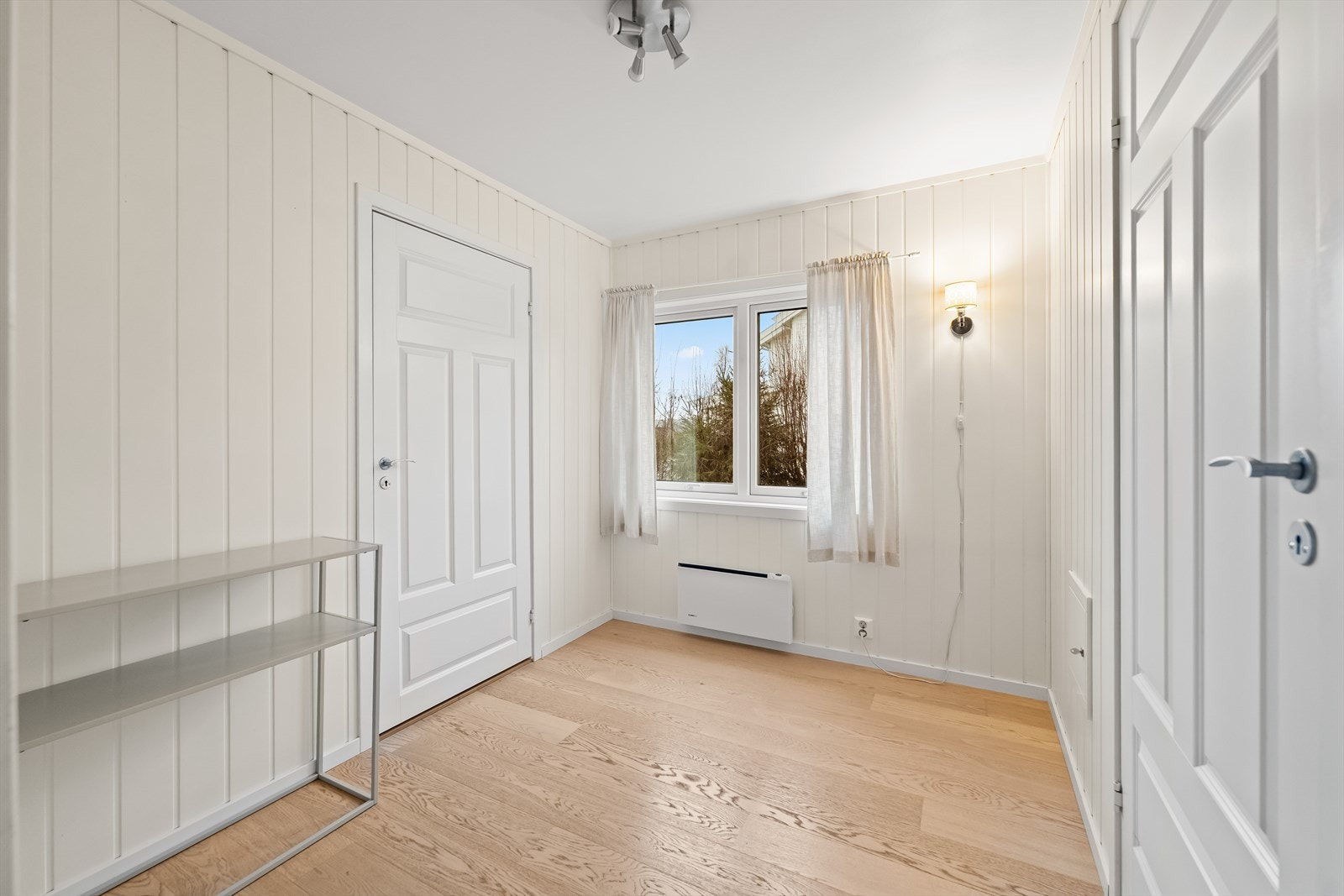 Gang mot 3. soverom - Her kan man fint plassere hjemmekontoret. Galleribilde