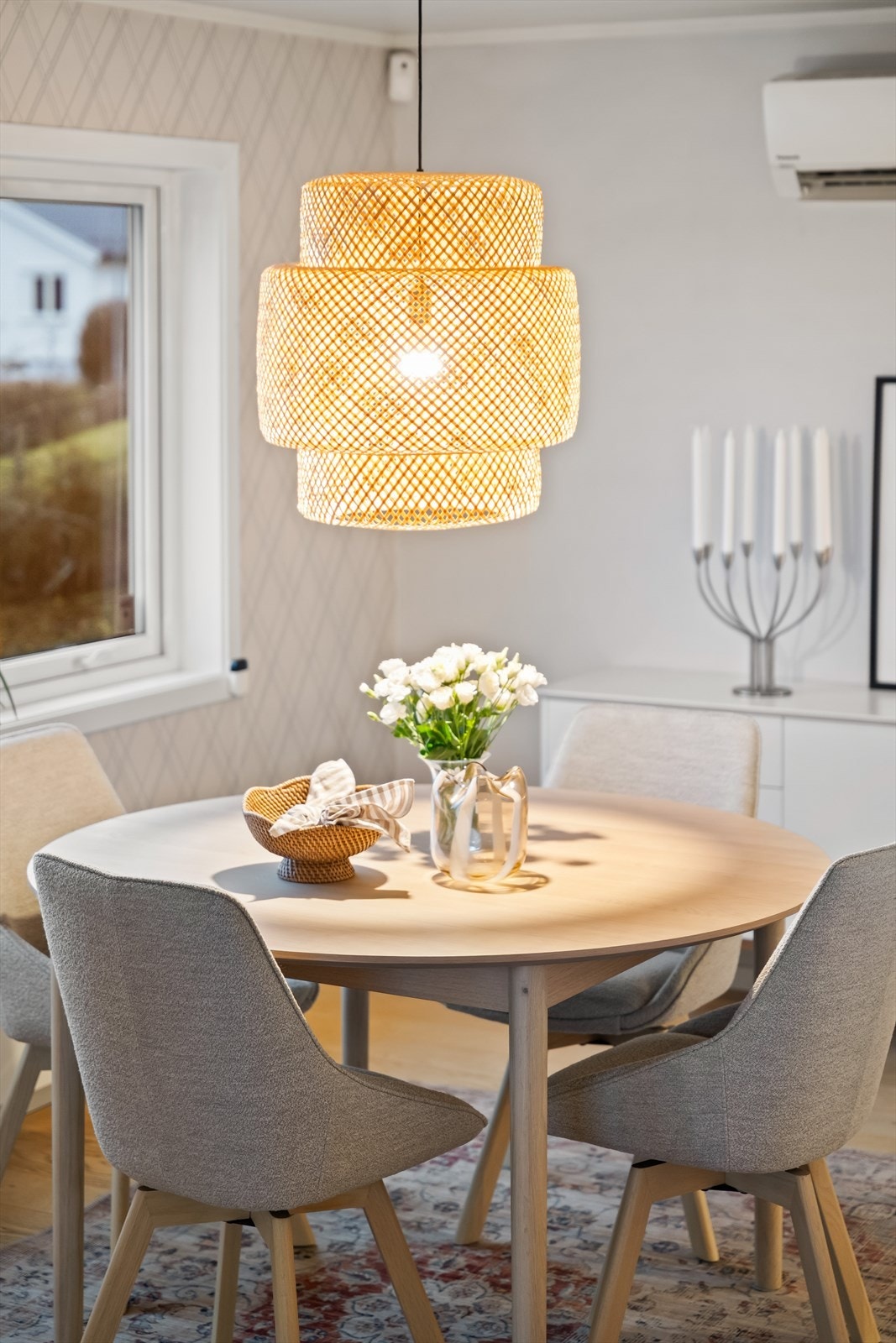 Detalj - Spisestue. Galleribilde