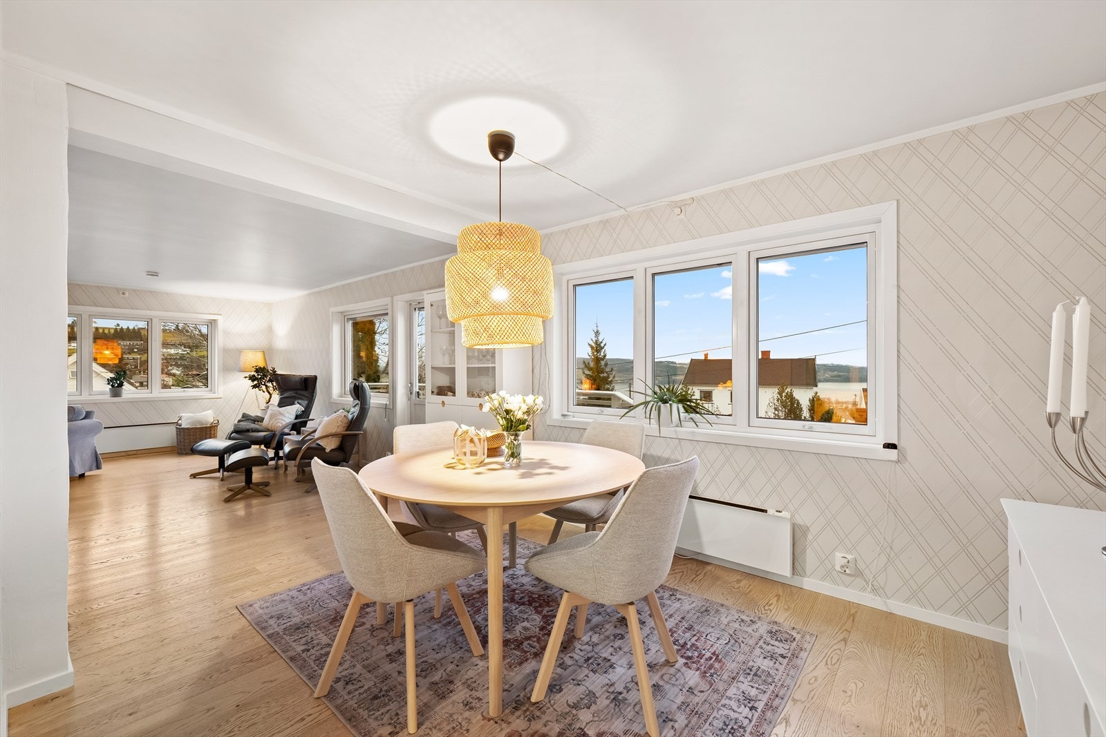 Spisestuen - Et naturlig samlingspunkt for familie og venner. Galleribilde