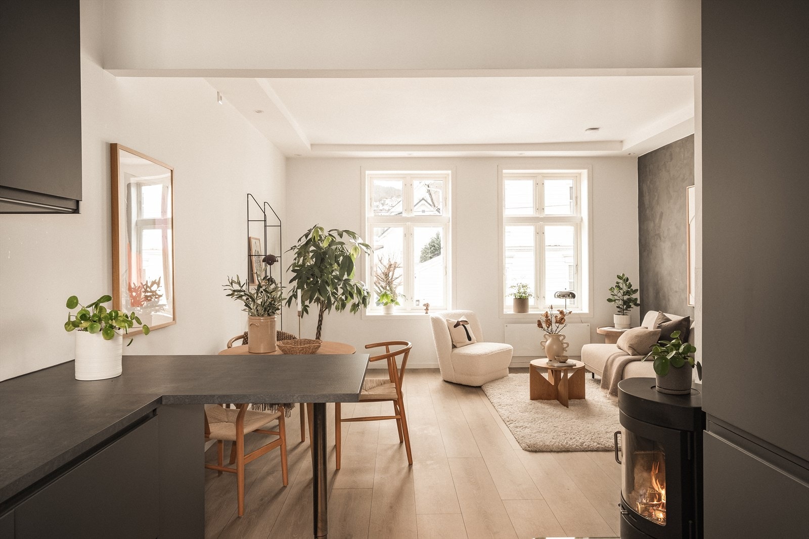 Det ble byttet vinduer på kjøkken i 2018 og i stue i 2022. Galleribilde