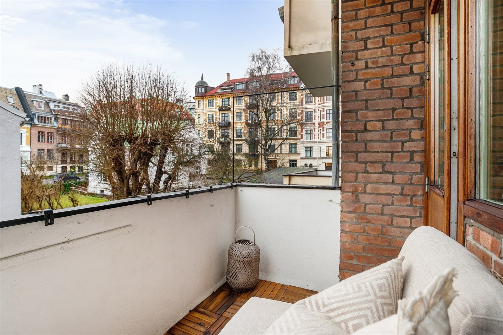 Balkongen er nordvestvendt med gode solforhold. Galleribilde