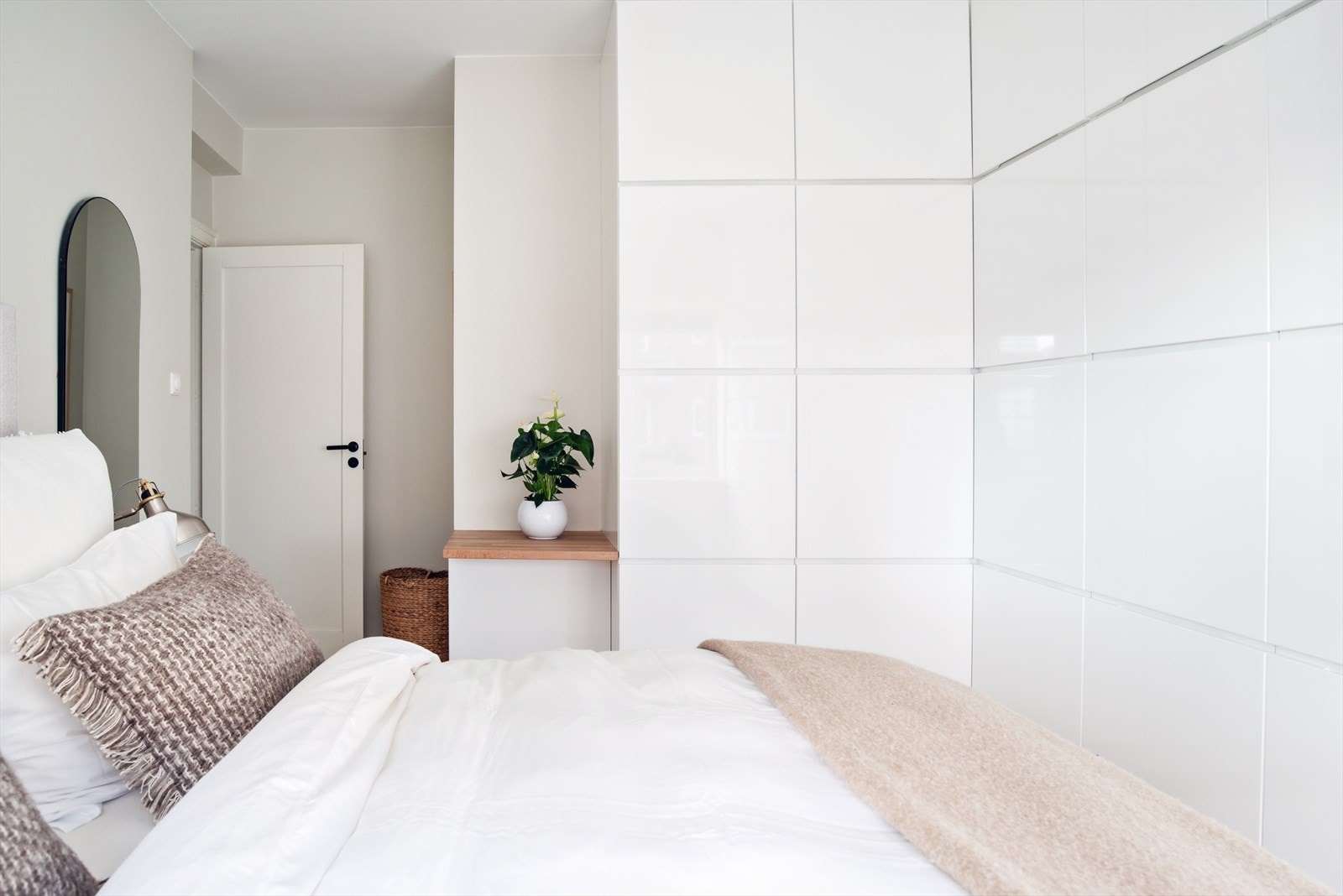 Soverommet ligger ut mot bakgård og gjør dette til et ideelt sted for ro og avslapning. Galleribilde