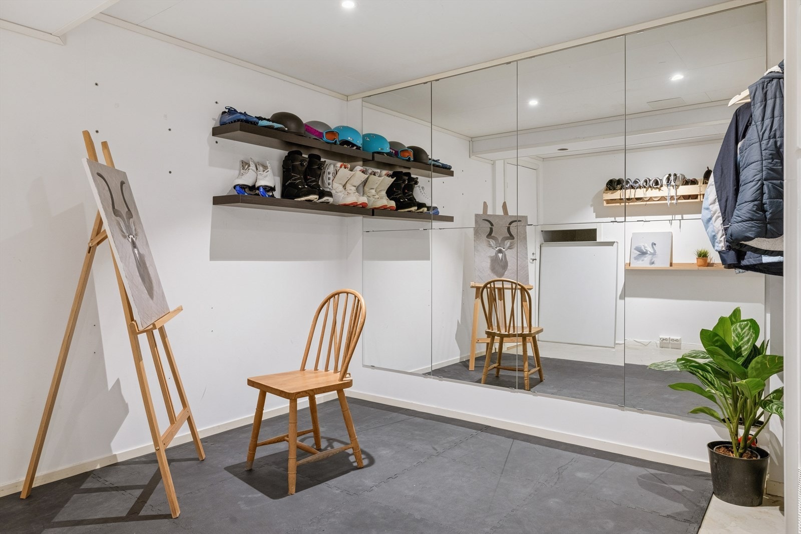 Den største boden er på 10,5m² og har bl.a. blitt brukt som treningsrom tidligere. Galleribilde