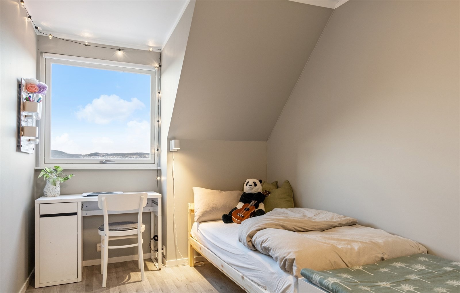 Soverom 2 og 3 er på hhv. 10,6m² og 8m². Galleribilde