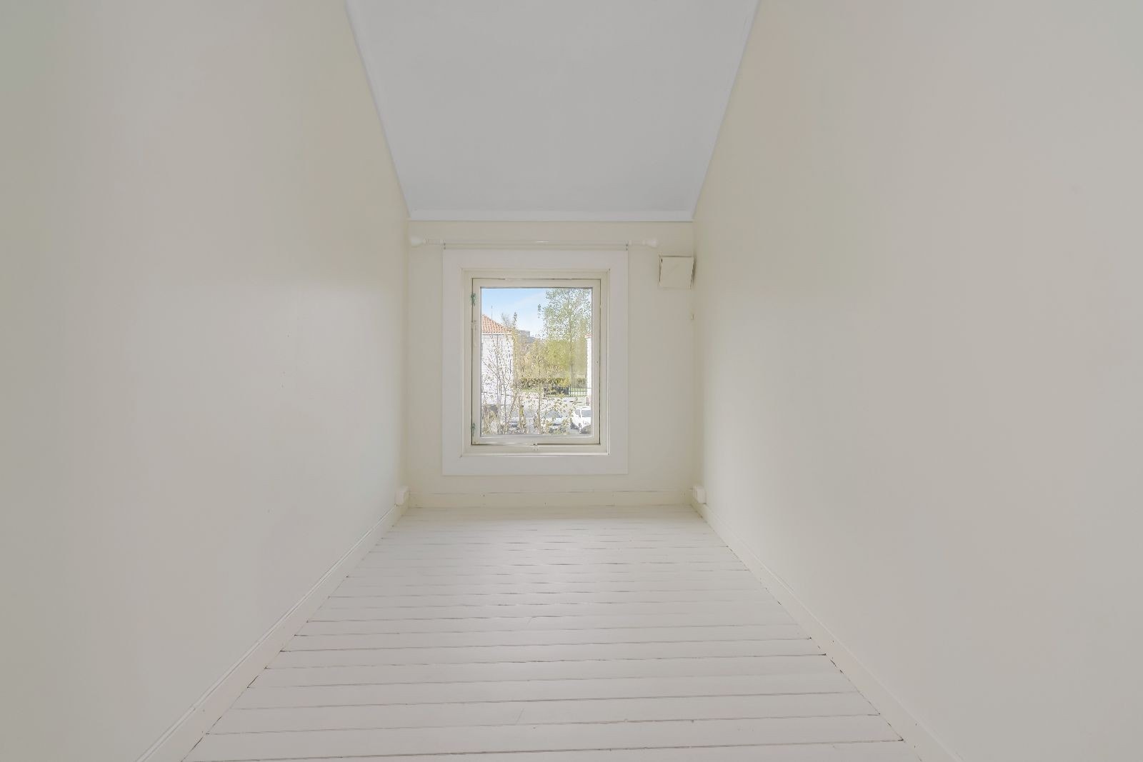 Disponibelt rom med romslig vindu Galleribilde