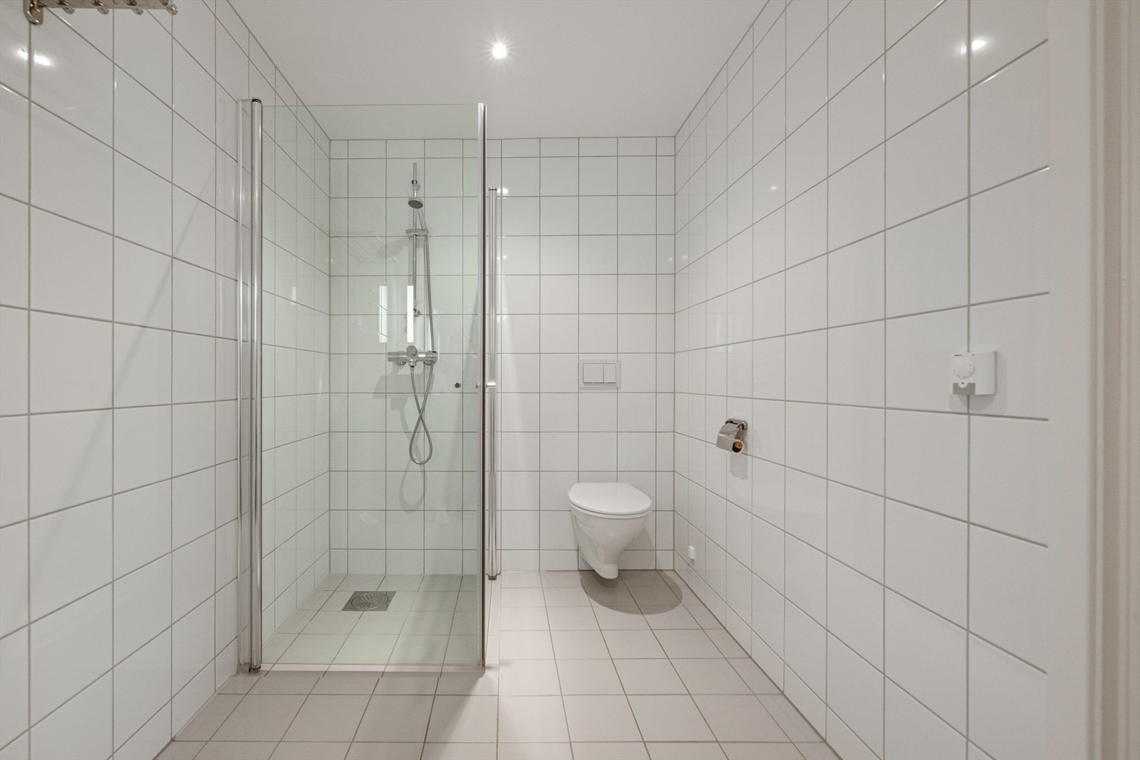 Pent, flislagt bad Galleribilde