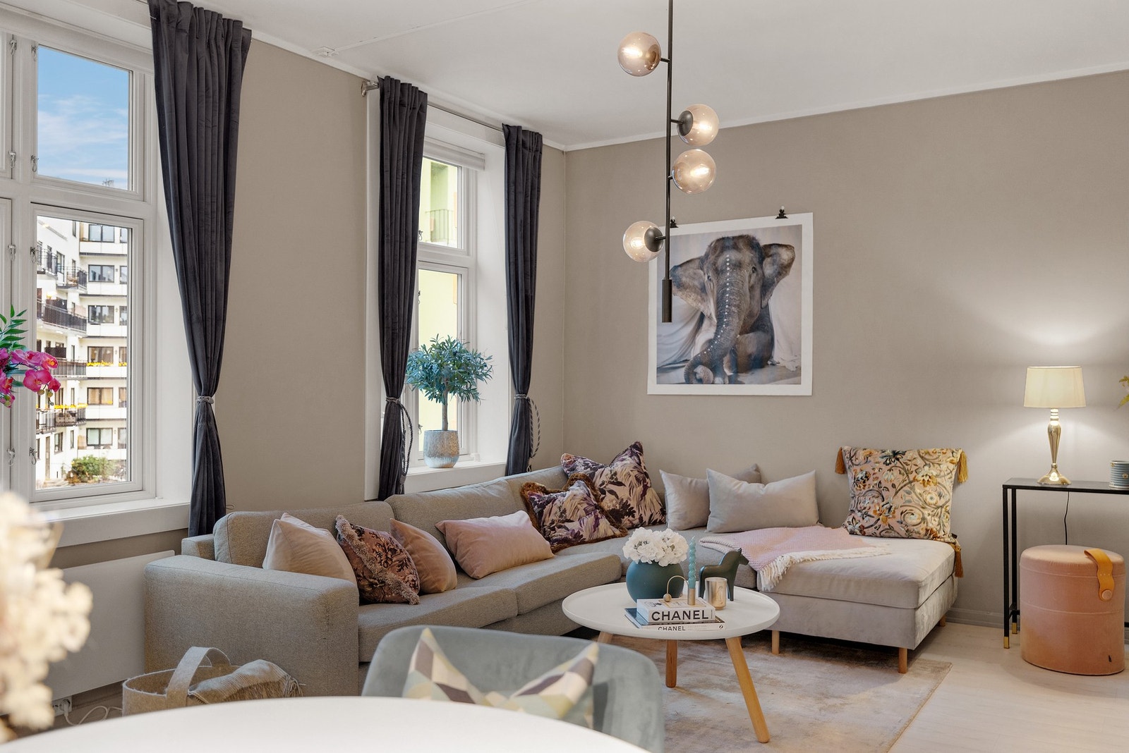 Stilrent uttrykk med pene fargevalg Galleribilde