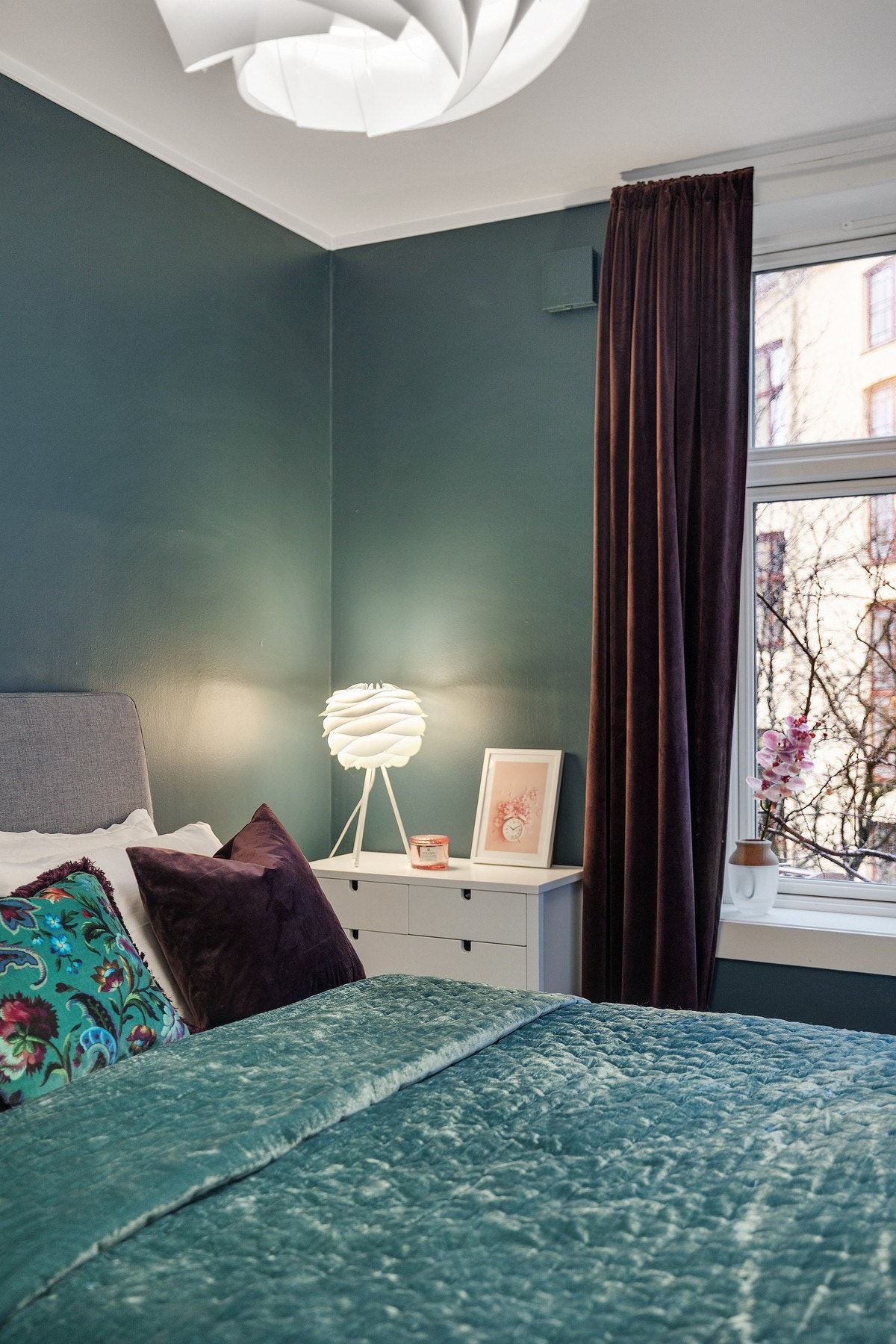 Store vinduer som slipper inn godt med dagslys Galleribilde