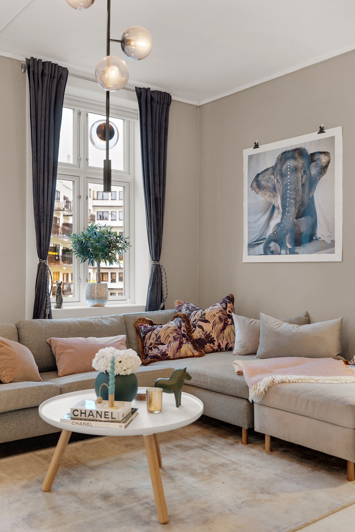 Sosial stue med naturlig soneinndeling Galleribilde