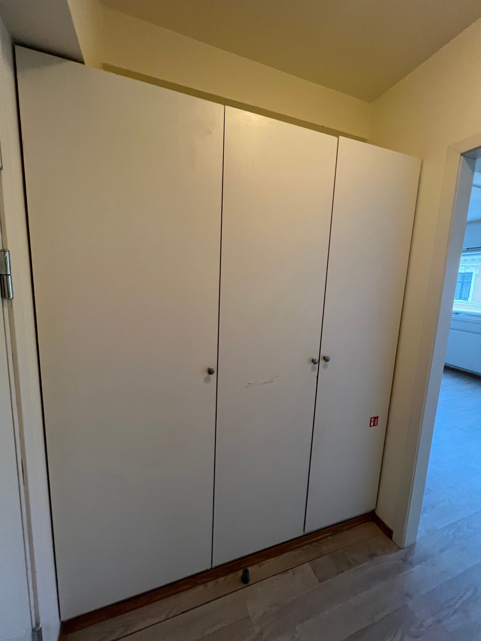 Garderobe gang Galleribilde