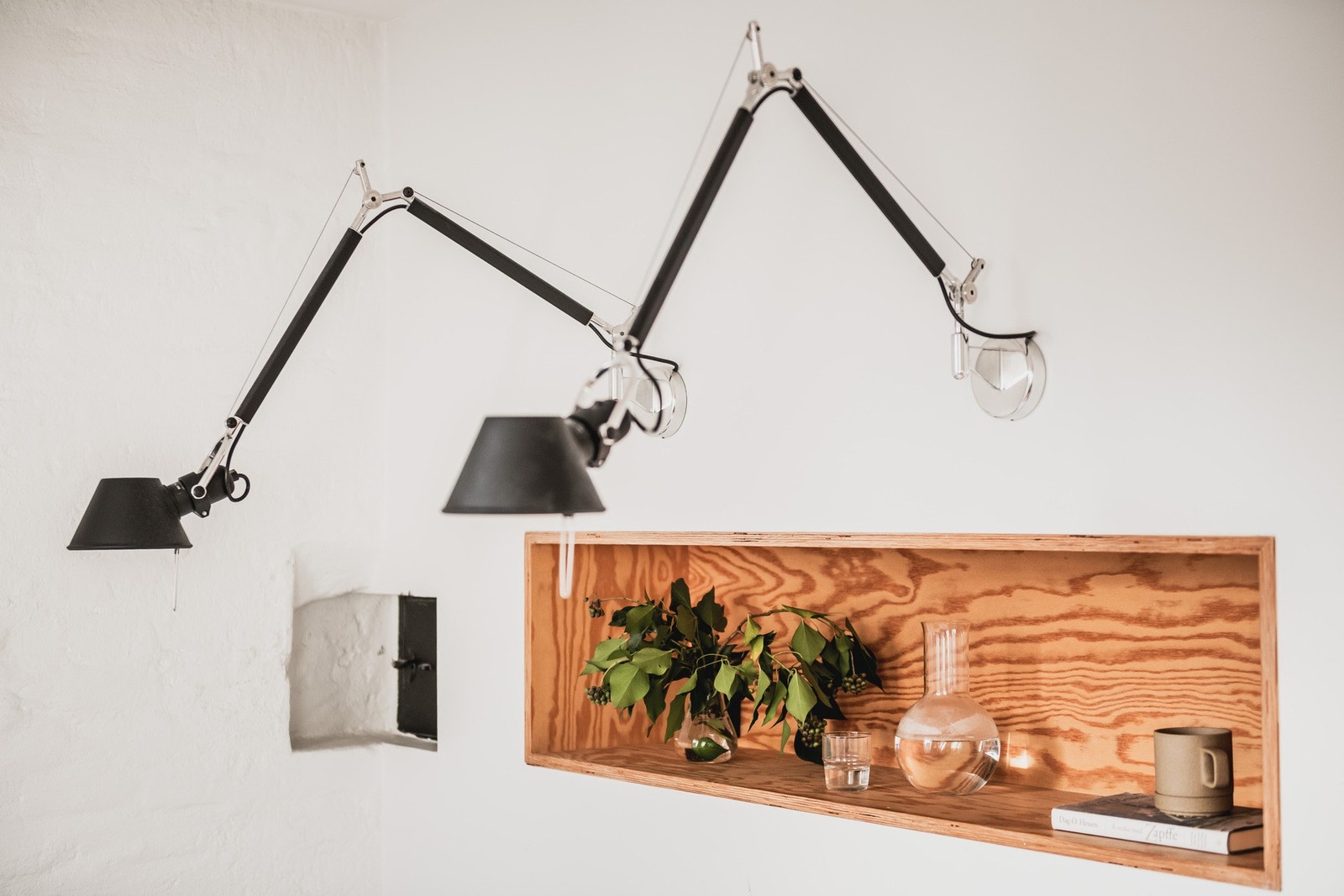 Gjennomgående bruk av kvalitetsmaterialer og spesialtilpassede løsninger fra møbelsnekker. Galleribilde