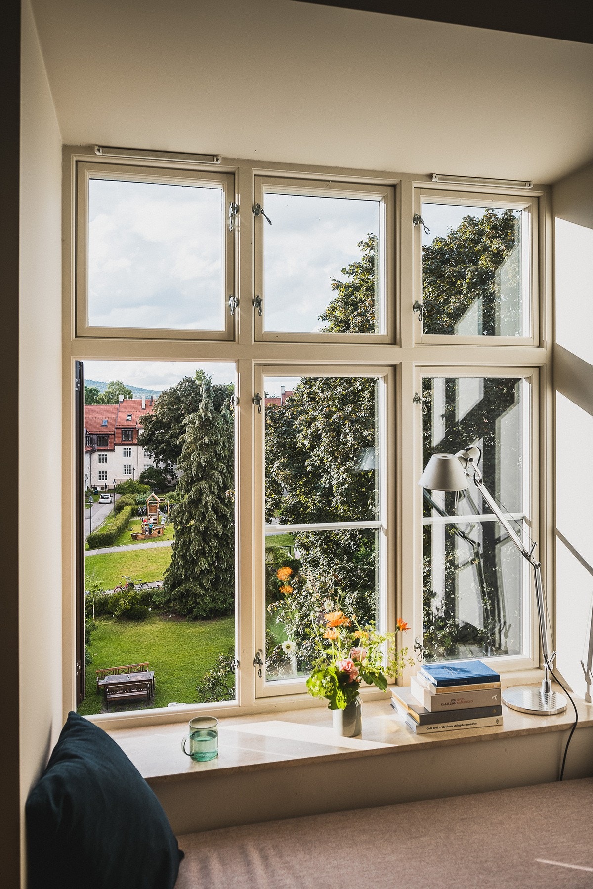 Leiligheten har en attraktiv intern beliggenhet med fritt utsyn over den grønne bakgården. Galleribilde