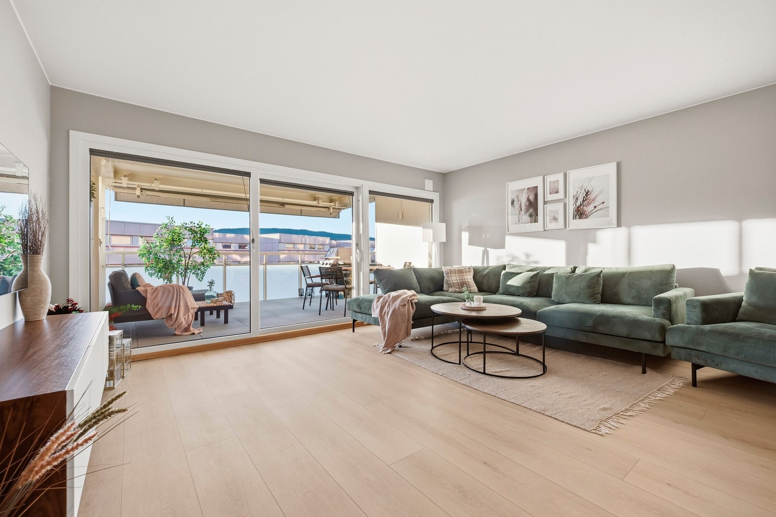 Fra stuen er det adkomst til balkongen Galleribilde