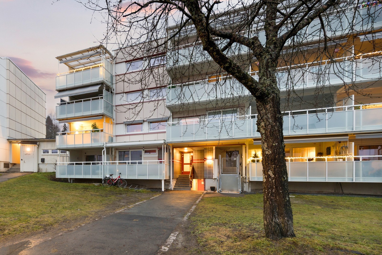 Boligen ligger i byggets 2.etasje Galleribilde