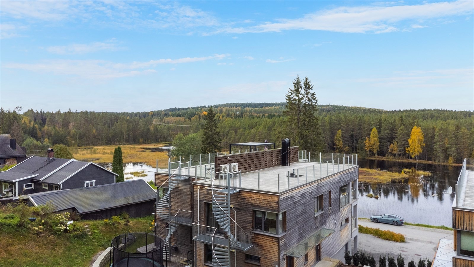 Her er det en fantastisk takterrasse på hele 109 m2 med magisk utsikt over Bjønnmyra og skogen! Galleribilde