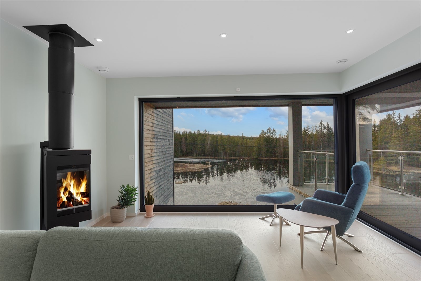 Fyr i ovnen, utsikt, tekopp i hånden og en god bok - enkelt å se for seg mange kvelder her! Galleribilde