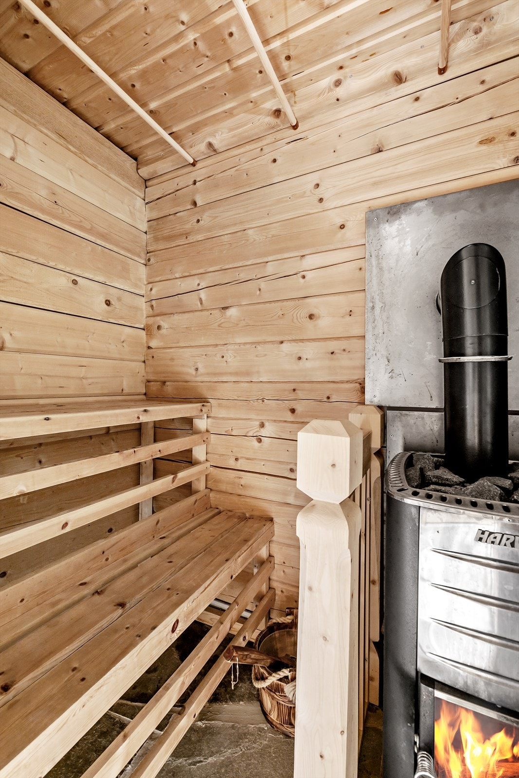 Vedfyrt badstue . Etter lange skiturer har det vært flott å komme "hjem" til denne. Galleribilde