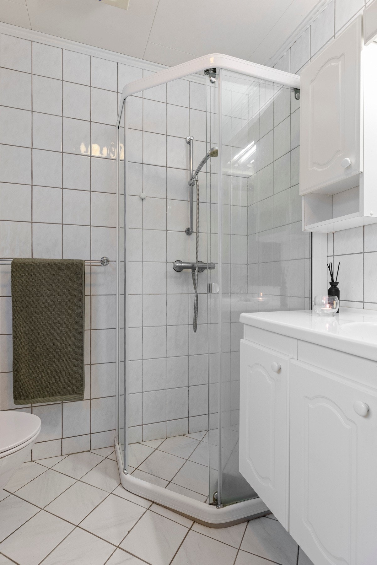 Det er også egen nisje til varmvannstank, det er også klargjort for å flytte denne ned i teknisk rom i u.etasjen Galleribilde