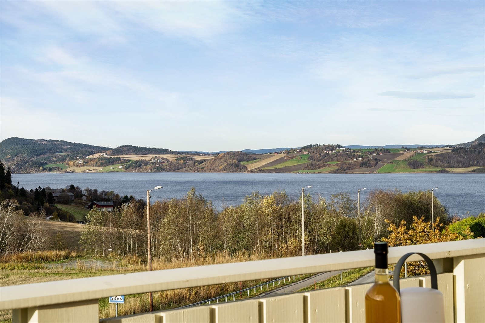På balkongen får du flott utsikt over Byneset og fjorden. Galleribilde