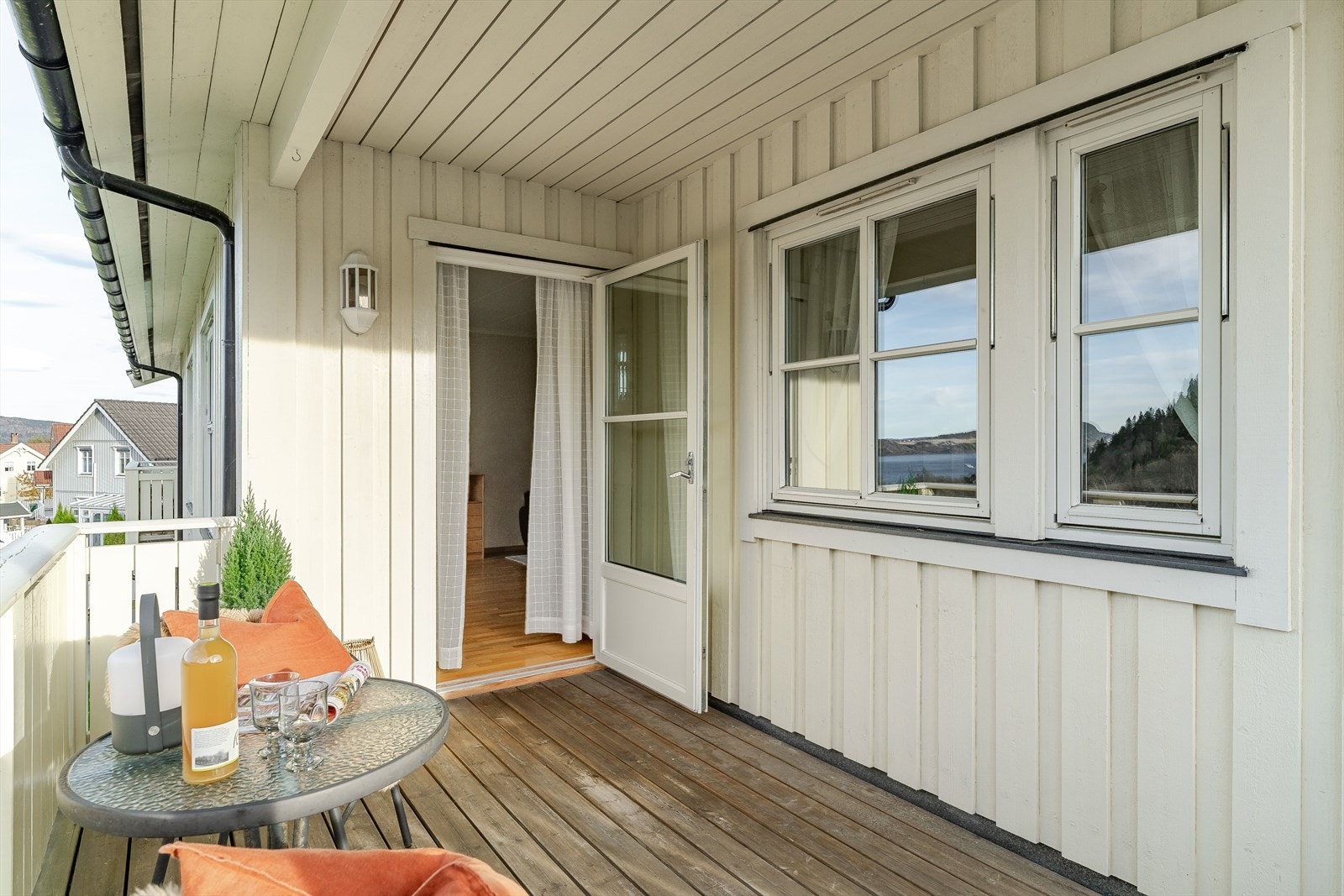 Balkongen er vestvendt og er på ca. 9 kvm. Galleribilde