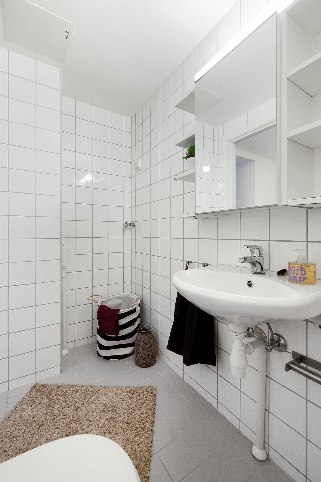 Romslig baderom. Bildene er fra en liknende leilighet. Galleribilde