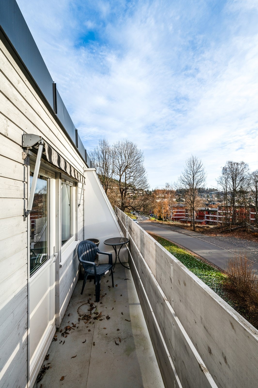 Balkongen kan brukes som en hyggelig spiseplass eller en krukkehage. Galleribilde