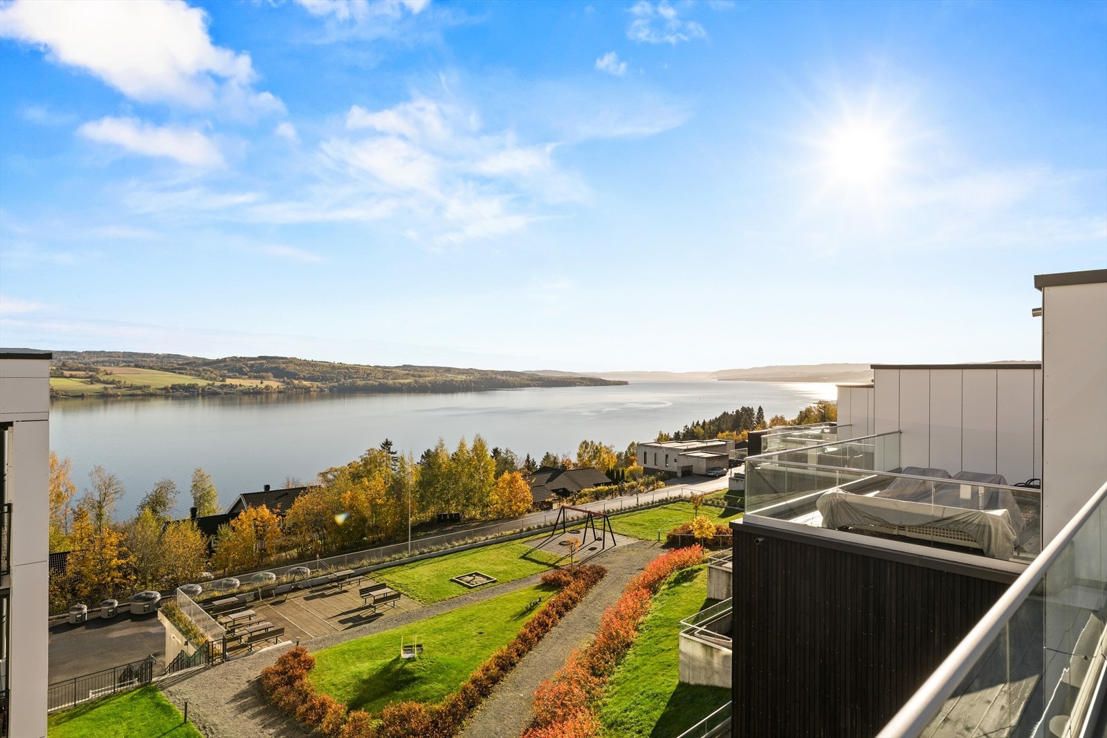 God intern beliggenhet på Bjørnsveen med vidstrakt utsikt. Galleribilde