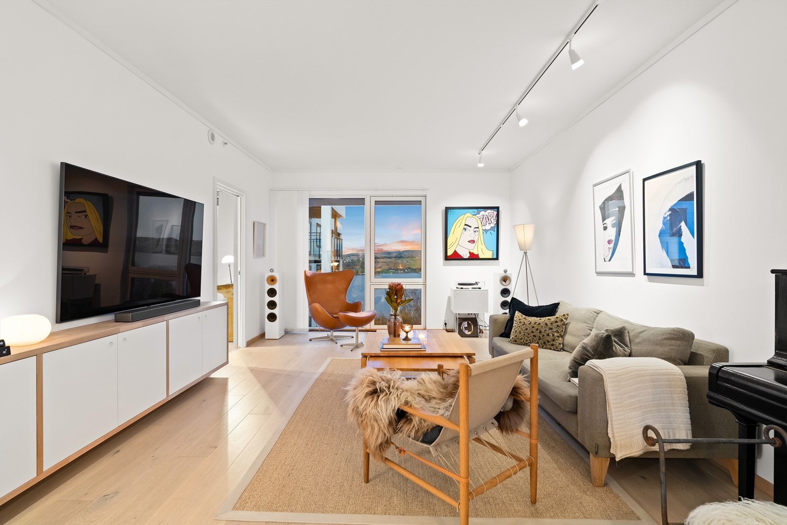 Boligen er fra 2018 og velholdt med kun TG1 i tilstandsrapporten. Galleribilde