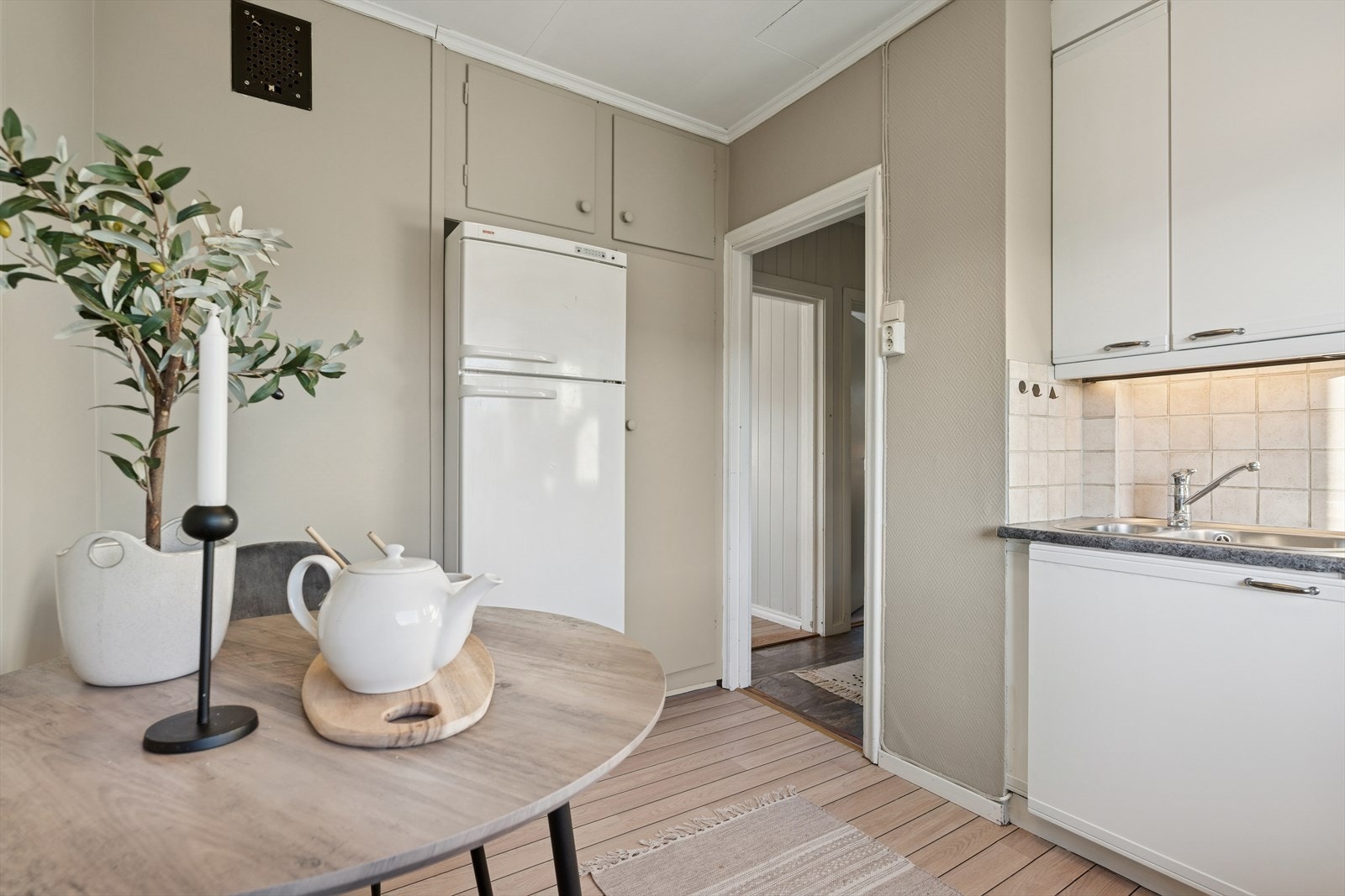 Inredningen er beregnet for frittstående hvitevarer. Galleribilde